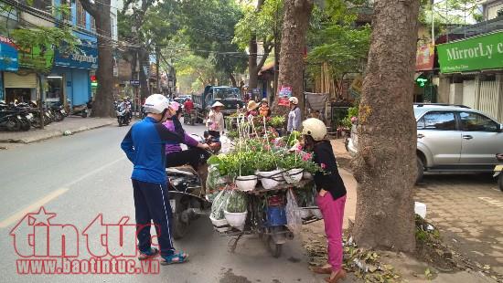 Vỉa hè Hà Nội: Thông thoáng rõ rệt, nhưng vẫn phấp phỏng lo thiếu bền vững ảnh 1